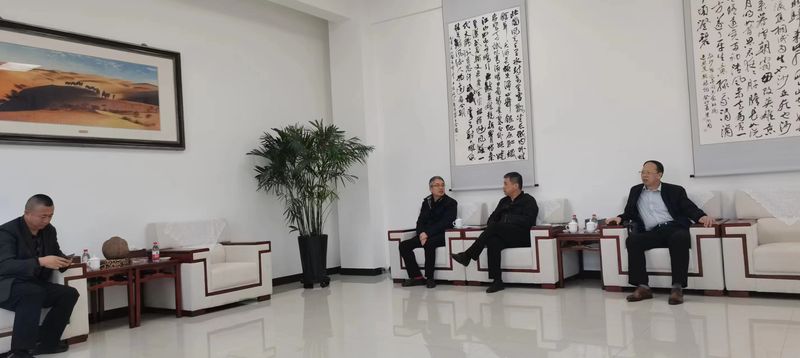 公司與哈密市政府領導洽談公司新疆發(fā)展思路，加大助力新疆能源發(fā)展！